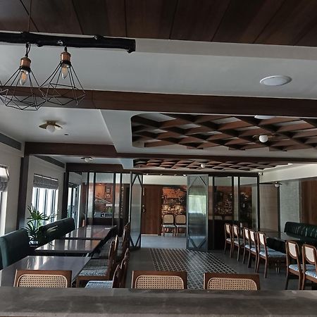 Aj Grand Elite Hotel มังคาลอร์ ภายนอก รูปภาพ