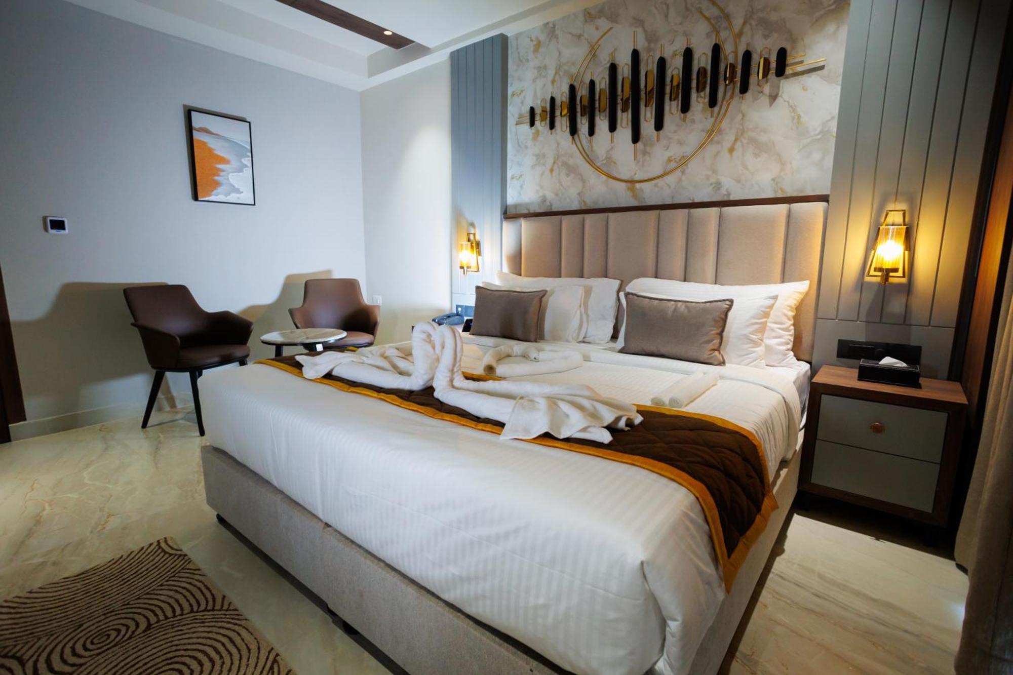 Aj Grand Elite Hotel มังคาลอร์ ภายนอก รูปภาพ