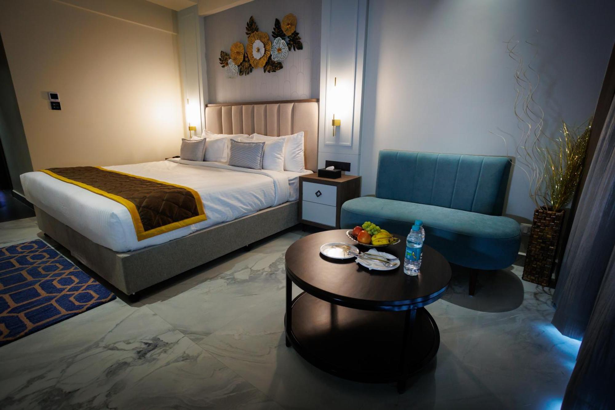 Aj Grand Elite Hotel มังคาลอร์ ภายนอก รูปภาพ