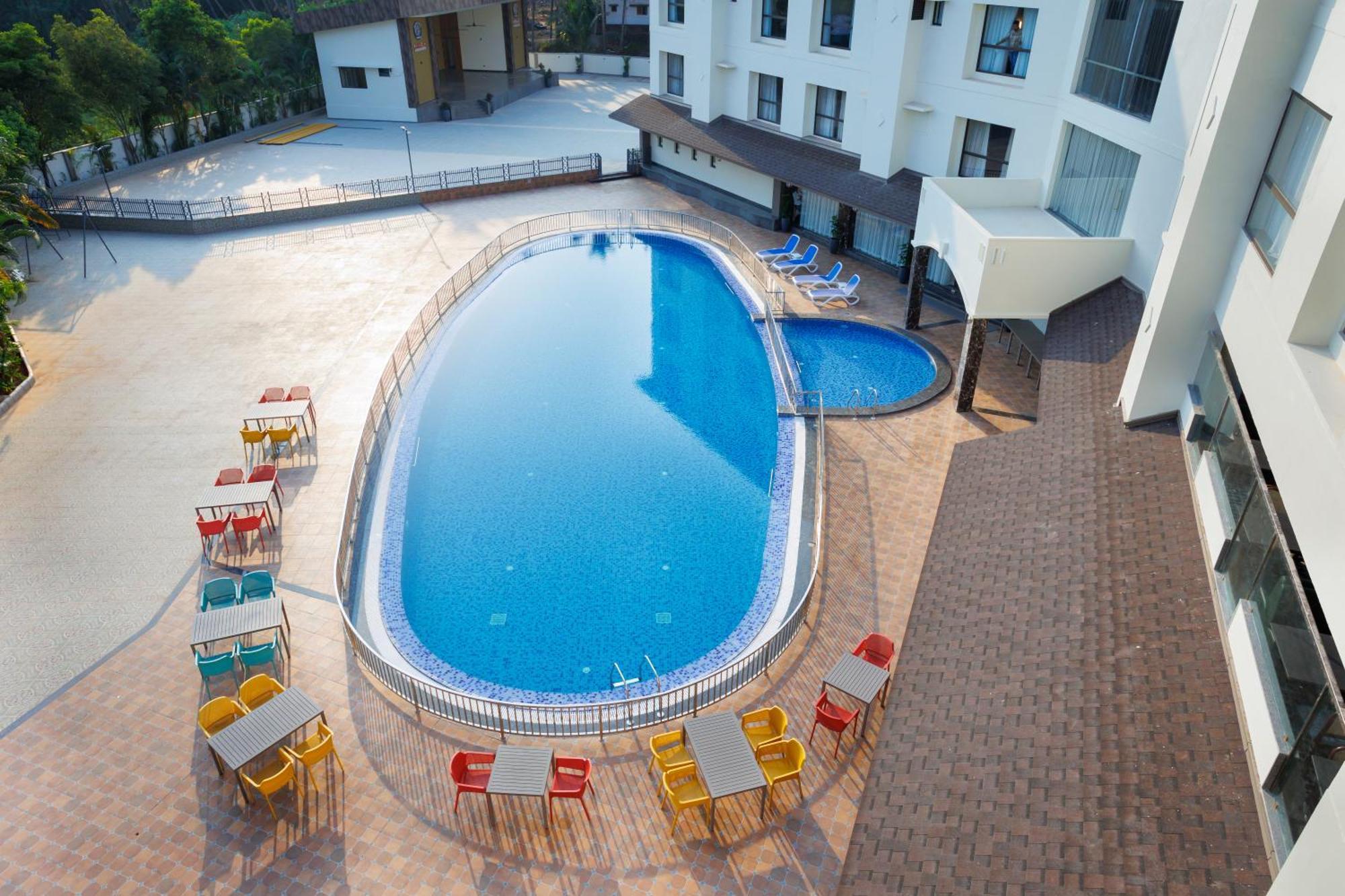 Aj Grand Elite Hotel มังคาลอร์ ภายนอก รูปภาพ