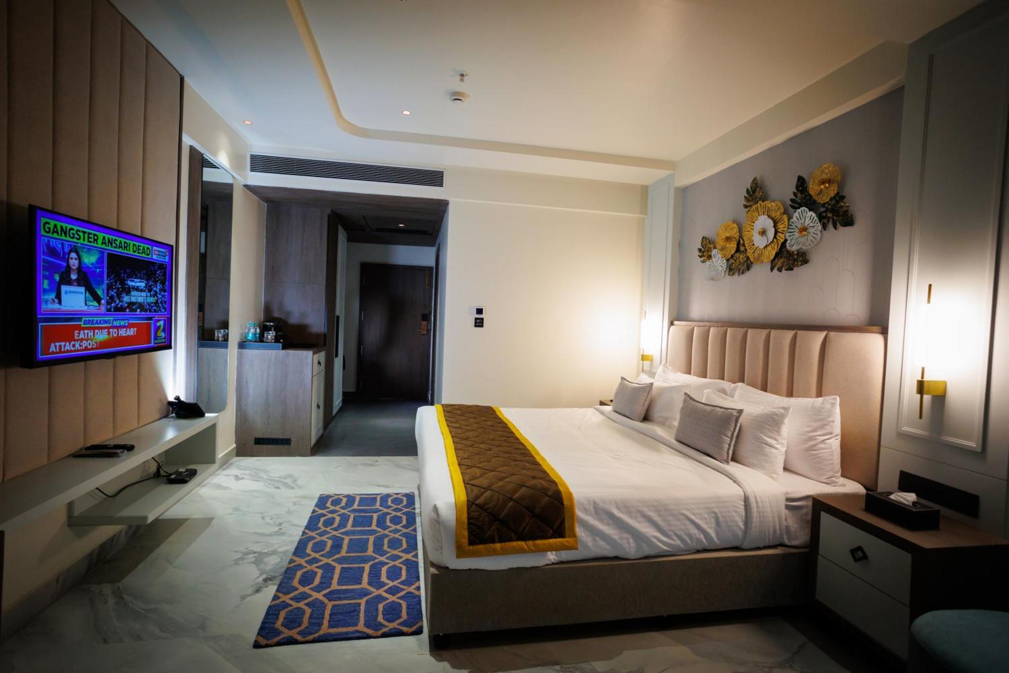 Aj Grand Elite Hotel มังคาลอร์ ภายนอก รูปภาพ