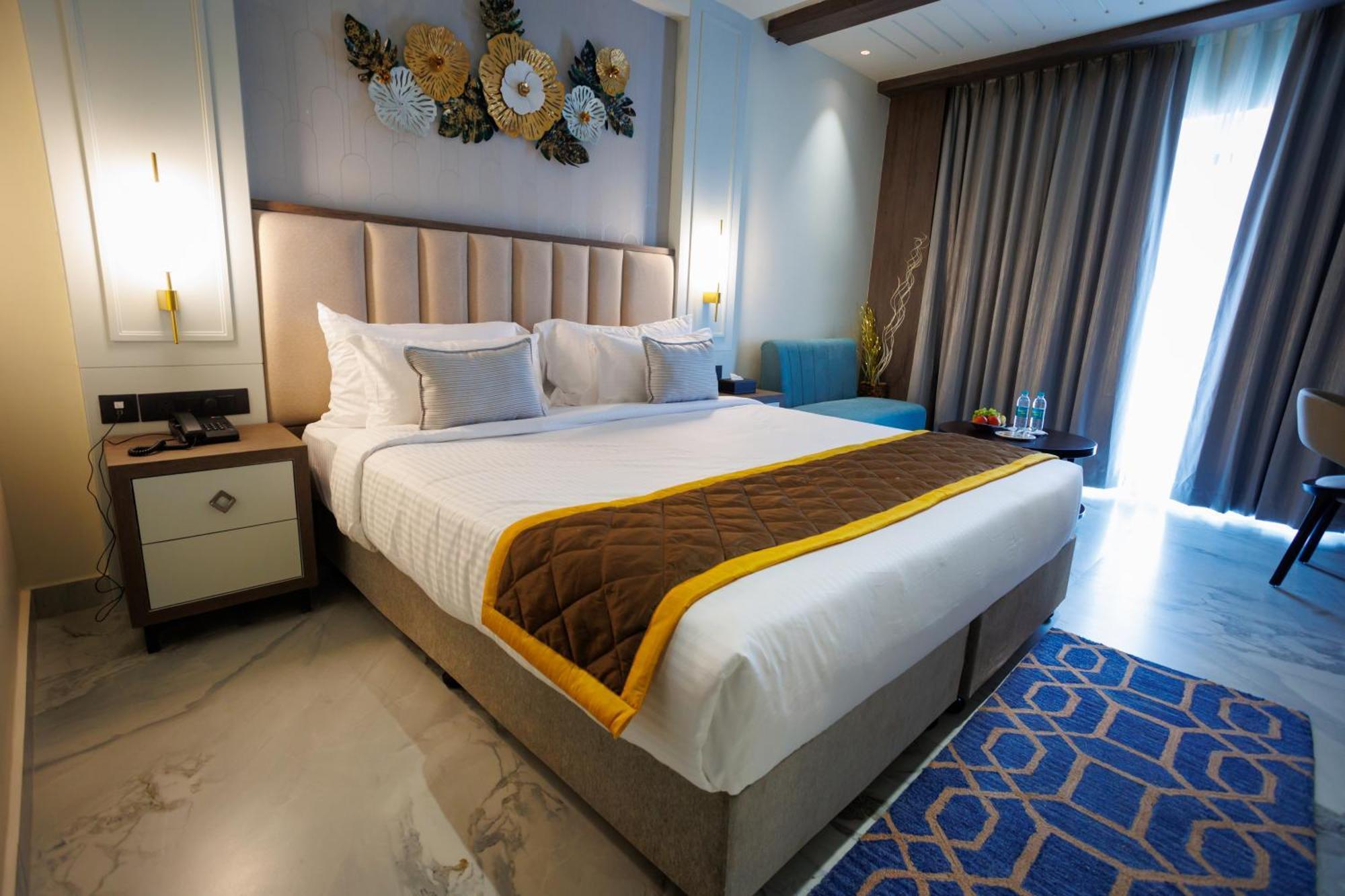 Aj Grand Elite Hotel มังคาลอร์ ภายนอก รูปภาพ