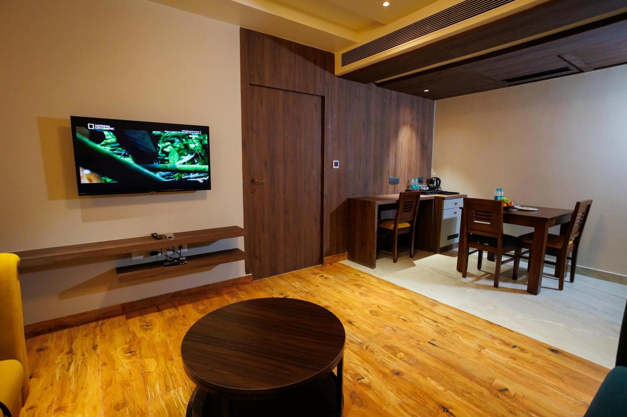 Aj Grand Elite Hotel มังคาลอร์ ภายนอก รูปภาพ