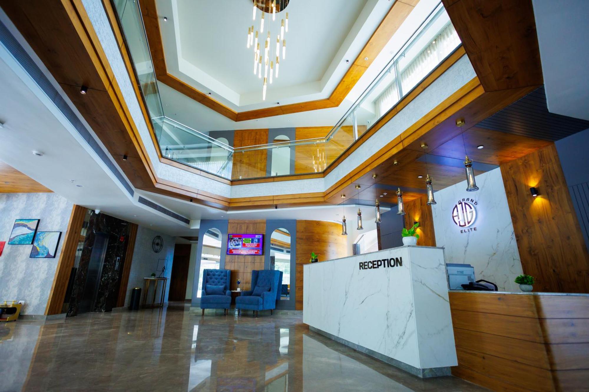 Aj Grand Elite Hotel มังคาลอร์ ภายนอก รูปภาพ