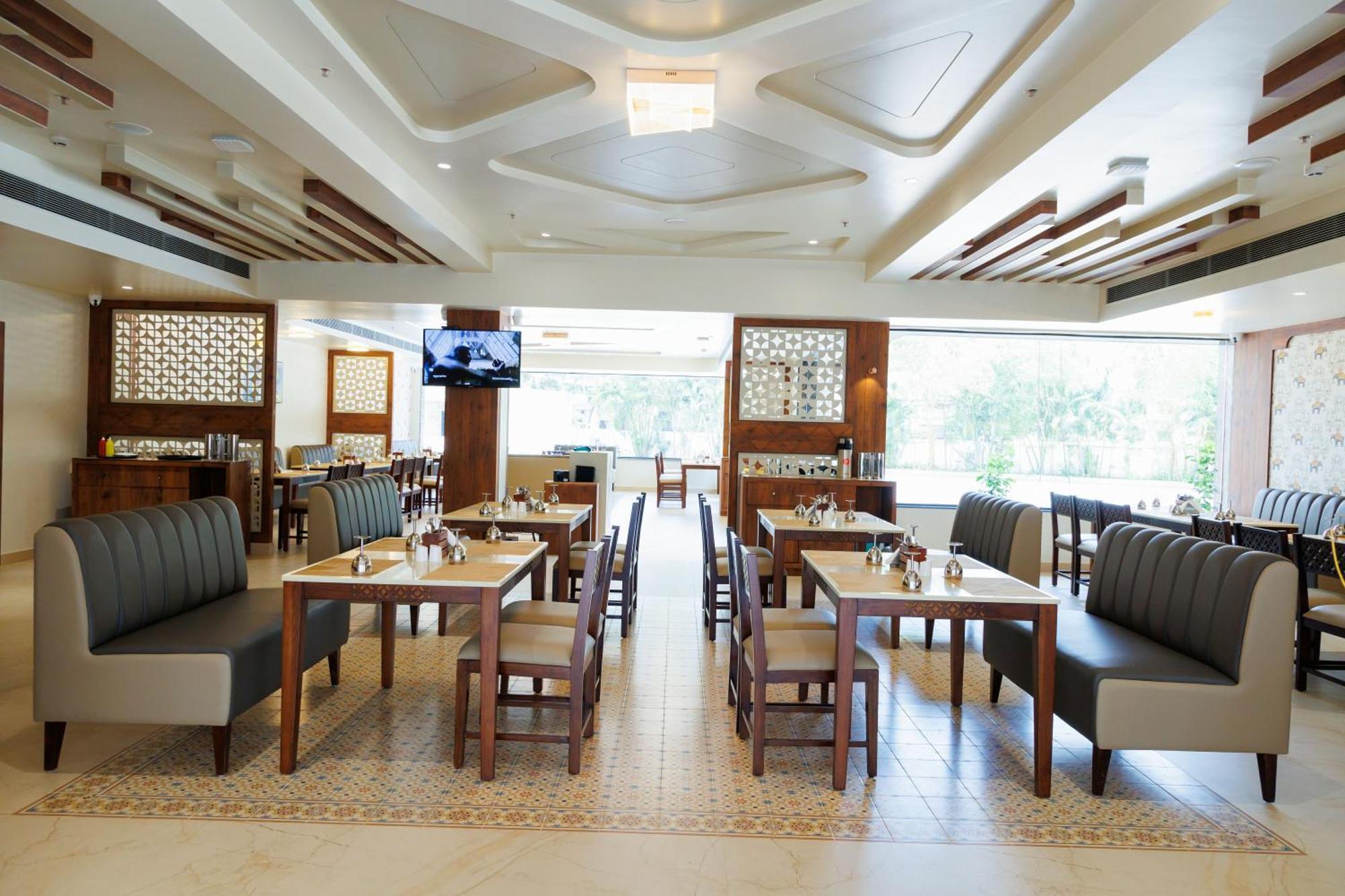 Aj Grand Elite Hotel มังคาลอร์ ภายนอก รูปภาพ