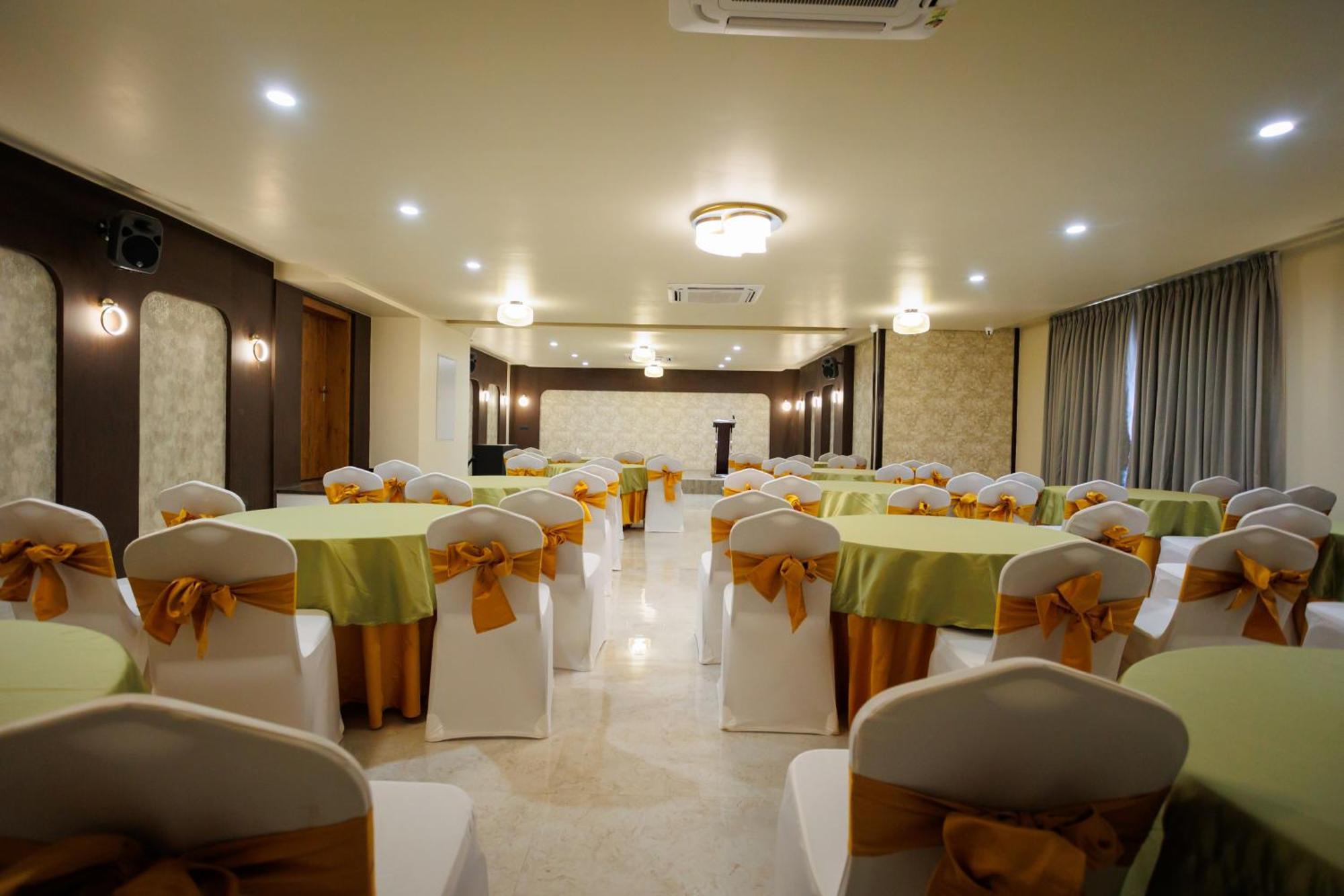 Aj Grand Elite Hotel มังคาลอร์ ภายนอก รูปภาพ